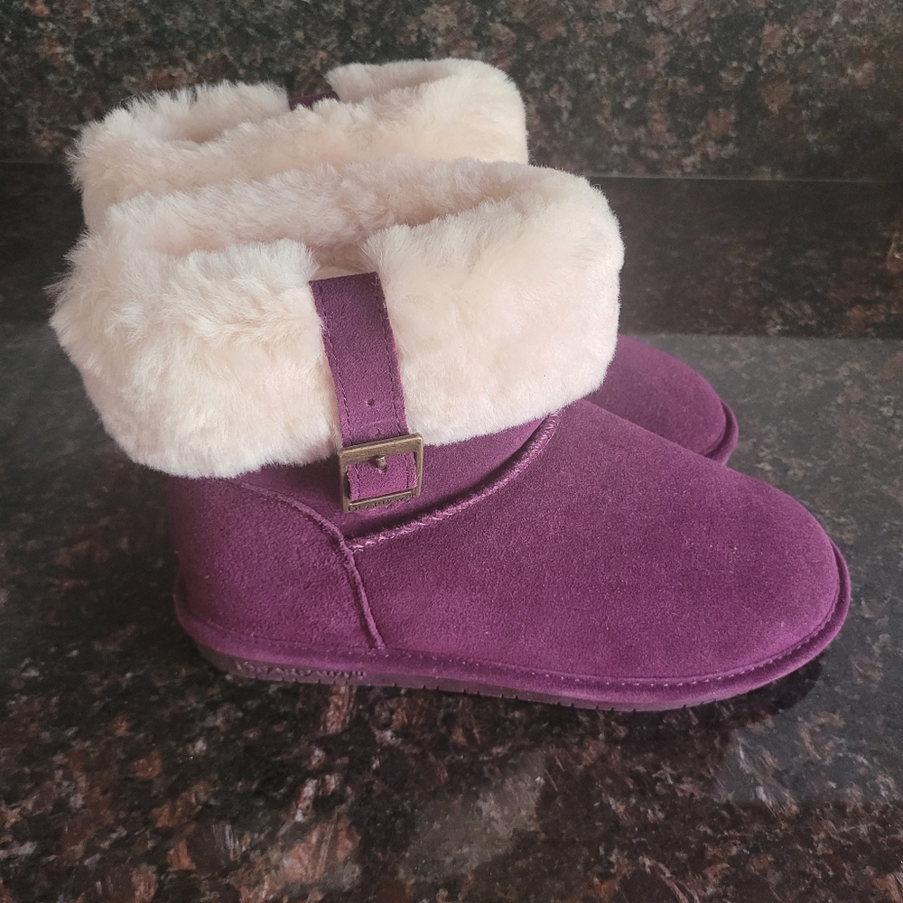 Womens Bearpaw Boots. New Never Worn
